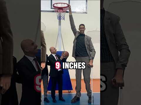 ↗️TALLEST human in HISTORY (8’11) 🧛‍♂️ #tallesthuman #viral