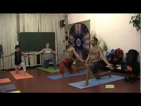 Версия (с пранаямами) классического комплекса Сурья Намаскар.