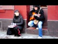 Zaz singing on the streets of Montmarte. 