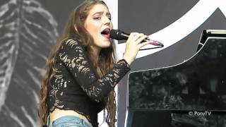 Birdy - Young Blood - Live in Schaffhausen (Stars in Town 2014)