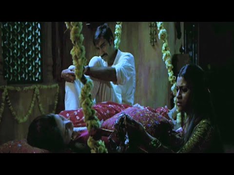 Ajay Devgn puts Kareena to test | Omkara