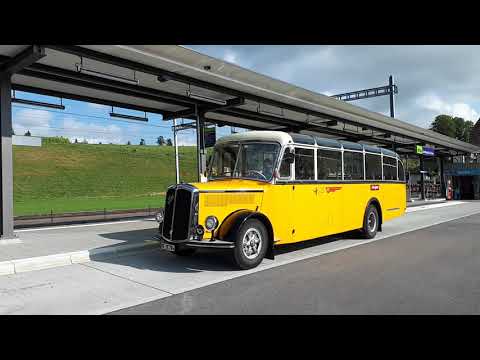 EmmentalBahn 12.09.2021: Abfahrt aus Sumiswald-Grünen des Schnautzenpostautos der Marke Saurer