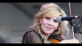Alison Krauss sings the Beatles&#39;, &#39;I Will&#39;.