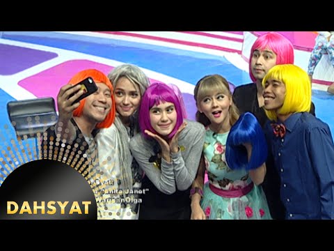 Gaya genit host Dahsyat pakai wig warna warni Jenita Janet [Dahsyat] [19 Nov 2015]