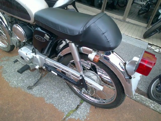NO.3450　ＹＢ－１ＦＯＵＲ　４サイクルエンジン　クラッチ付４速ミッション車　シルバー＆グレー　☆彡 YB-1フォア/ヤマハ 4サイクルエンジン 4速ギヤ シルバー＆グレーの