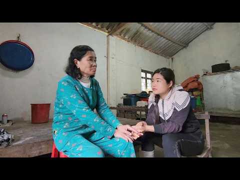 Hong encouraged and helped Phong's mother when she saw how worried she was about her son.