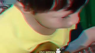 Download lagu Story' WhatsApp bikin baper anak kecil maen gitar ukulele. mp3