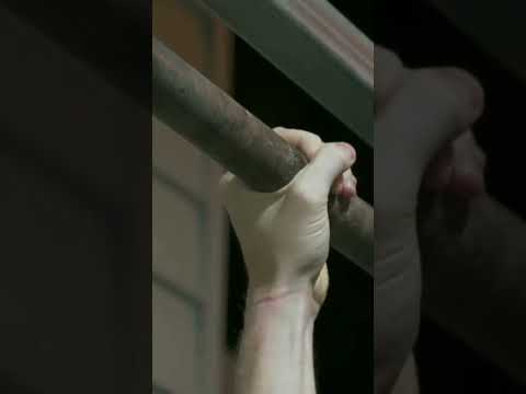 Secret Grip To Win The Hanging Bar Carnival Game 🤡 #shorts