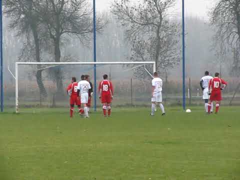 Rzut karny w meczu Kormoran Łąck Stoczniowiec płock