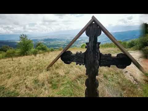 Drumul spre Mesteacăn, satul pitoresc din Munții Poiana Ruscă