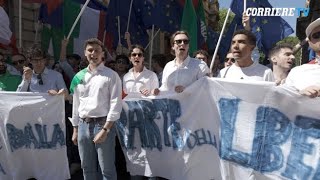 25 aprile tra Bella ciao e Fischia il vento, i giovani di Forza Italia costretti a uscire dal cor...