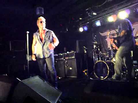 Fozzy - fozzy chant / eat the rich / stand up and shout