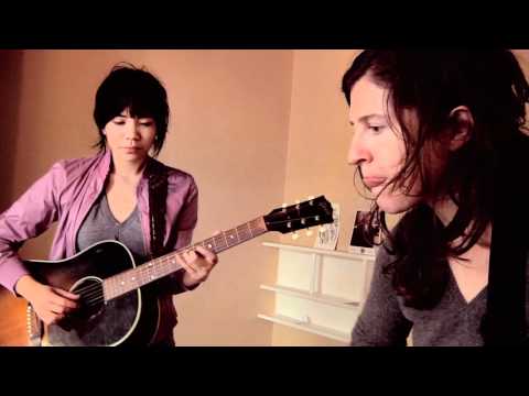 Thao and Mirah - How Dare You (Yours Truly Session)