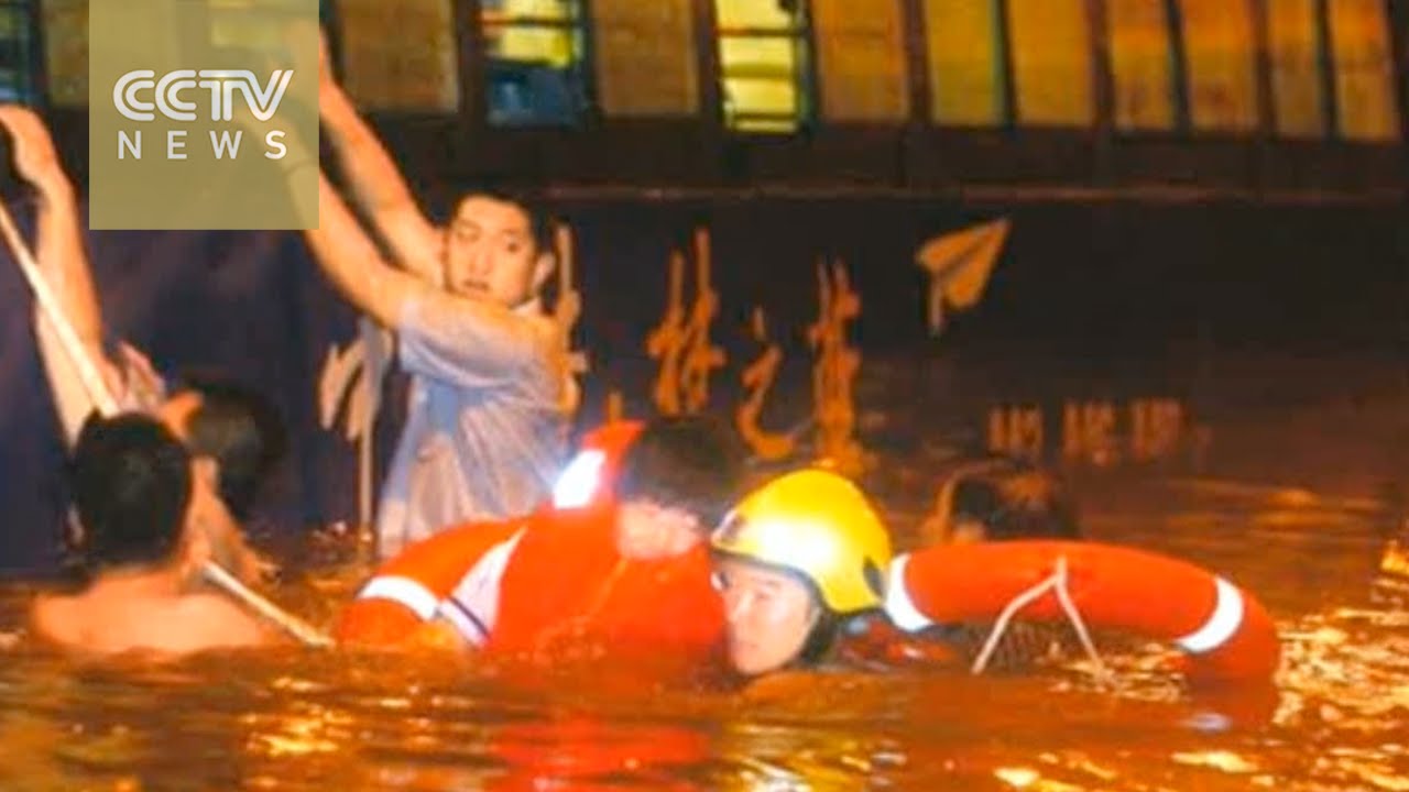 Rescue efforts continue in southern China after flood