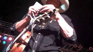 Alan Jackson signed my Boot - sings Dixie Highway Oct 6, 2012.mp4