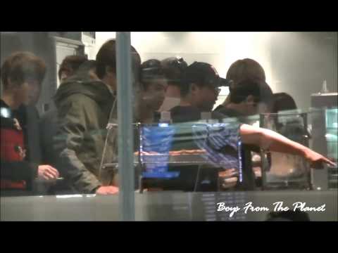 [Fancam] 121125 EXO Kids at Airport (Lounge)