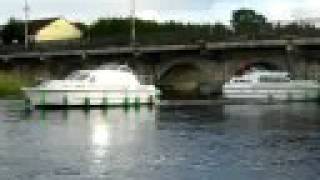 preview picture of video 'Lanesborough, River Shannon Ireland - boat stuck on pillar'