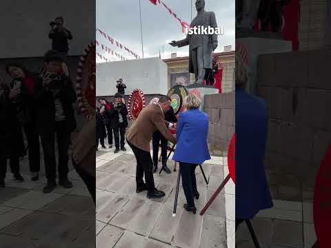 CHP Eskişehir İl Örgütü, Cumhuriyet Bayramı nedeniyle Atatürk Anıtı’na çelenk sundu