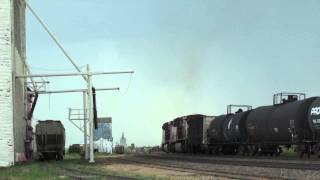preview picture of video 'Gull Lake, Saskatchewan - action on the CPR's mainline'