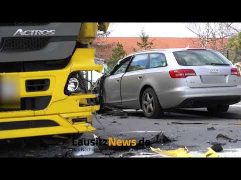 Bautzen - PKW kracht frontal in LKW