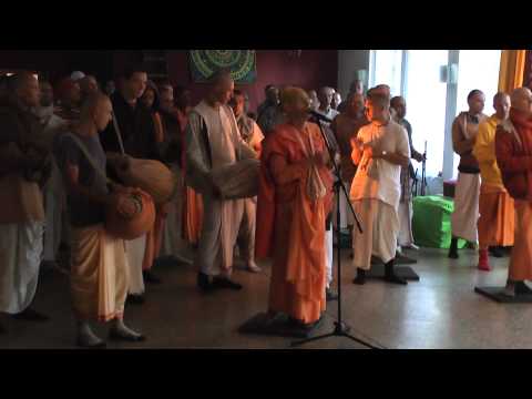 HH Kadamba Kanana Swami - Mangala Arati, 04.07.2015