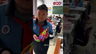 Professora Ganha Presentes Únicos dos Alunos
