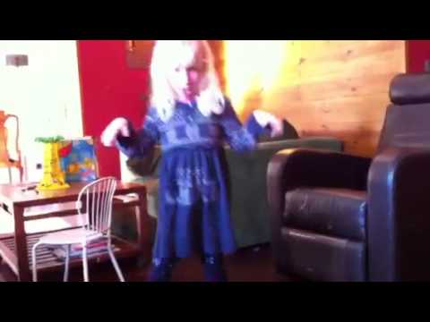 Alina & Luca v2 "I like to move it"