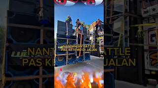 Download lagu Tantangan Battle Sound Horeg Langsung Ketemu di Jalan‼️#karnaval #soundhoreg #horegmania #anipFvnky mp3