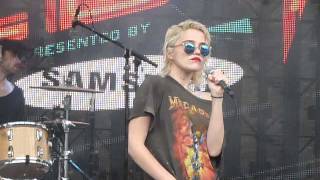 You&#39;re Not the One by Sky Ferreira live at the Virgin Mobile Festival