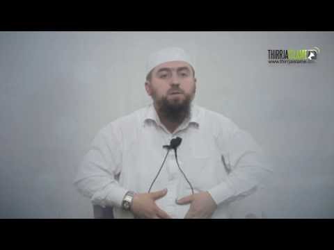 Si të veprosh kur të shtrëngon barku në namaz - Dhulkarnejn Ramadani