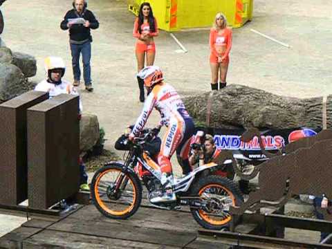 Toni Bou sheffield x trials 2015.  Redbull section on back wheel.