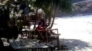 preview picture of video 'Suasana sepanjang Pantai Nipah Lombok Utara ada bule lagi setengah bugil telanjang dan kelapa 2014 1'