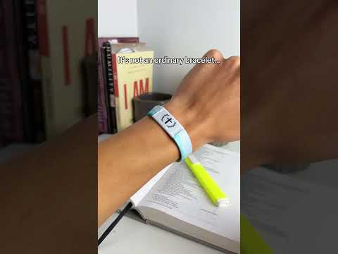 This bracelet gives you a daily Bible verse! ❤️