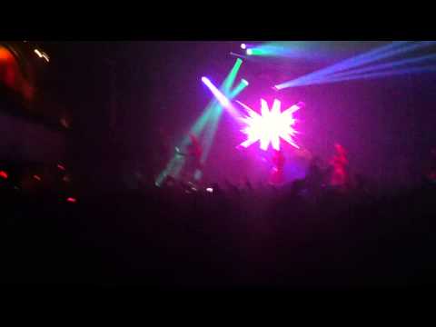 Nari & Milani drop Bassjackers/Showtek - Hey at Thomas Gold Fanfare World Tour at Roseland Ballroom