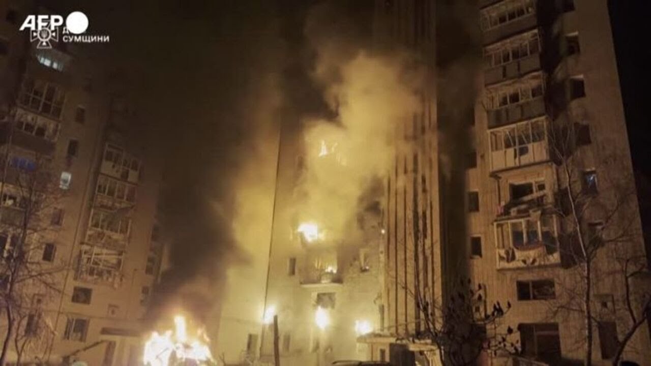 Droni sull'Ucraina, i soccorritori in azione nella regione di Sumy