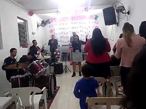 Elias sai dessa caverna