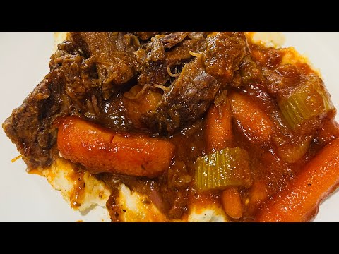 Savory Tomato Pot Roast with Creamy Mashed Potatoes: A Comfort Classic!