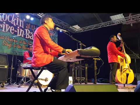 THE NEW TONES aka NewTones - Dry Your Eyes - live at Rockin' at the Drive-in Barn #14, 2019