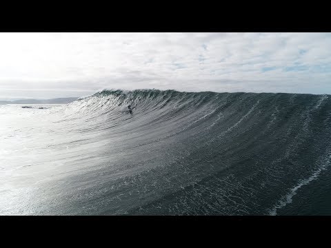 Pros score ‘Fun Size’ surf in NAZARE