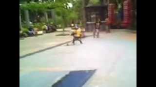 preview picture of video 'rafi belajar skate board di bungkul'