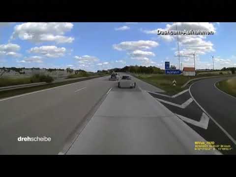 Auto Verliert Anhänger auf der Autobahn | LKW unfall