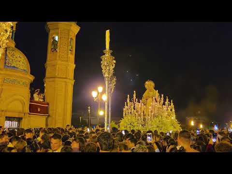 Extraordinaria Esperanza de Triana en la Capilla del Carmen de Sevilla 2025