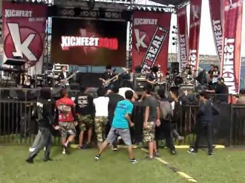 Chalatraz - Menembus Hitam Live @ KickFest 2010 (audio edited)