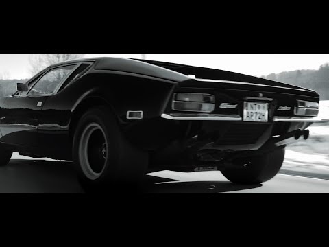 De Tomaso Pantera on the road