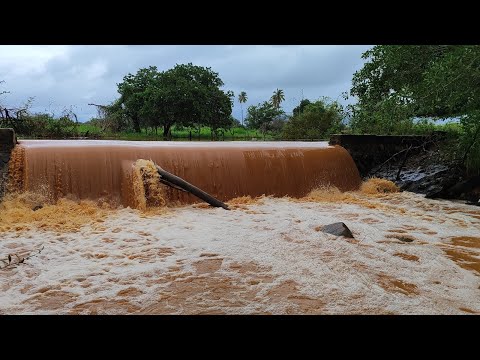 AÇUDE TRANSBORDA APÓS INTENSA CHUVA NA CIDADE RIO DO PIRES - BAHIA #bahia #nordeste #sertão