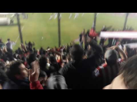 "La hinchada en el final" Barra: Los Leales • Club: Estudiantes de La Plata