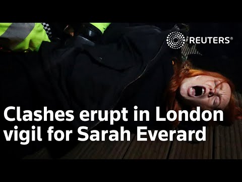 在倫敦為莎拉-埃弗拉德守夜時爆發衝突 (Clashes erupt in London vigil for Sarah Everard)