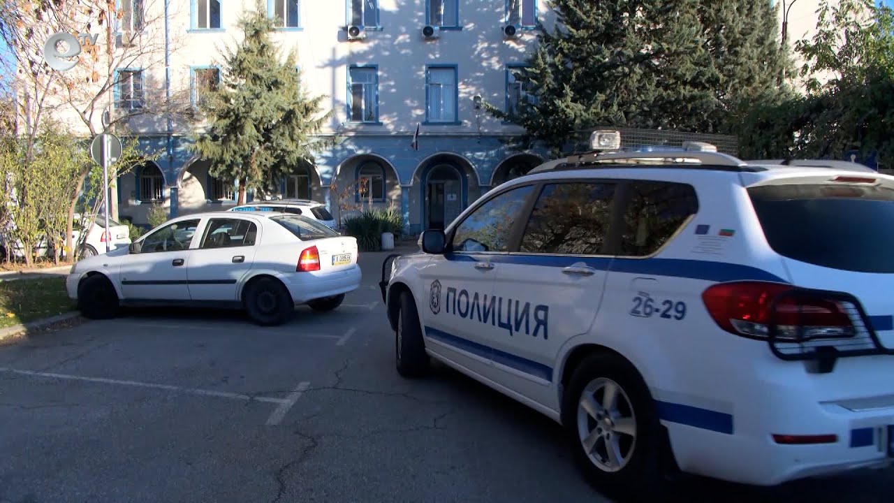 Задържаха двама души за телефонна измама в Димитровград