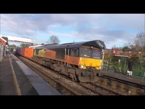 Colas Rail (on loan to Freightliner) 66849 & DB Schenker 60015 @ Goring & Streatley