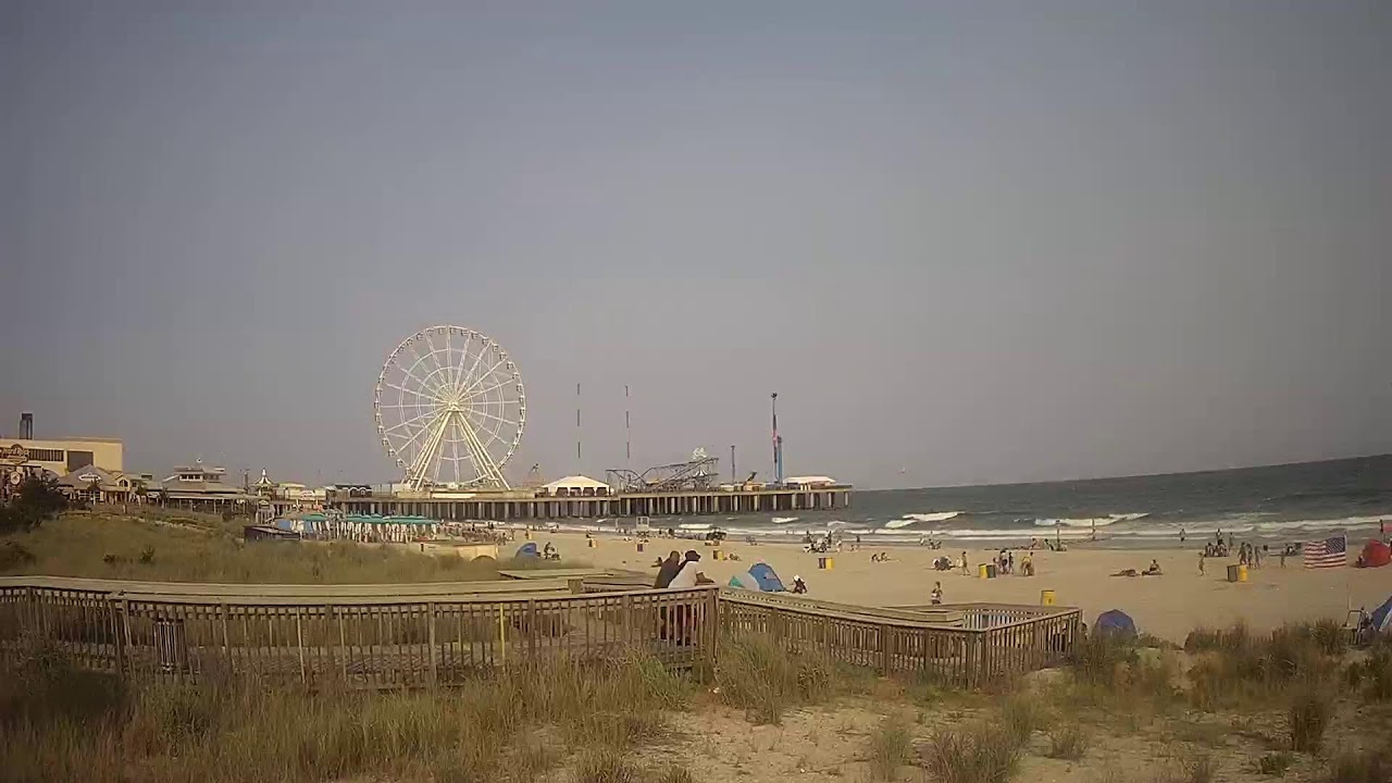 Live webcam view of Steel Pier Observation Wheel
